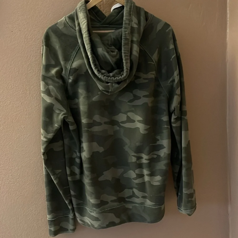 Camo hollister sweater - Picture 2 of 2